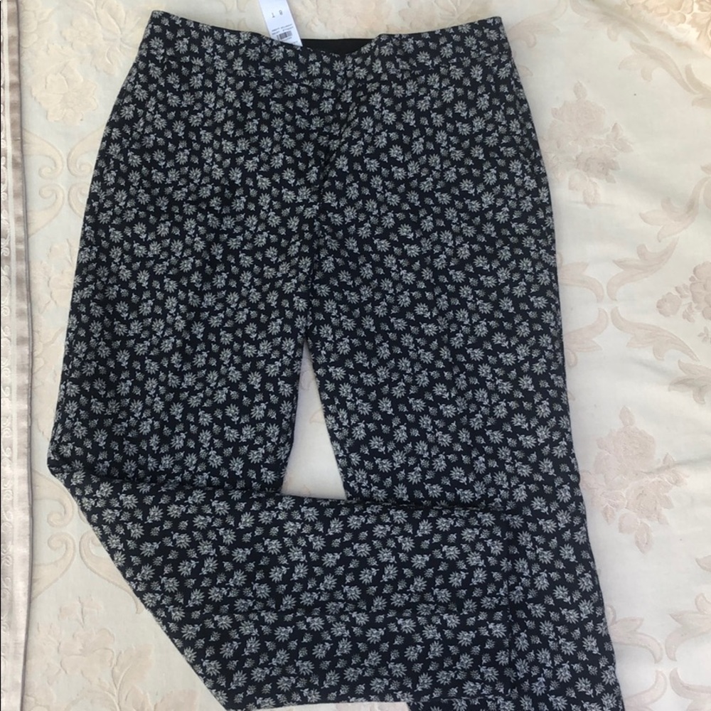 Ann Taylor Black/Gray Floral “Kate-Fit” Pants